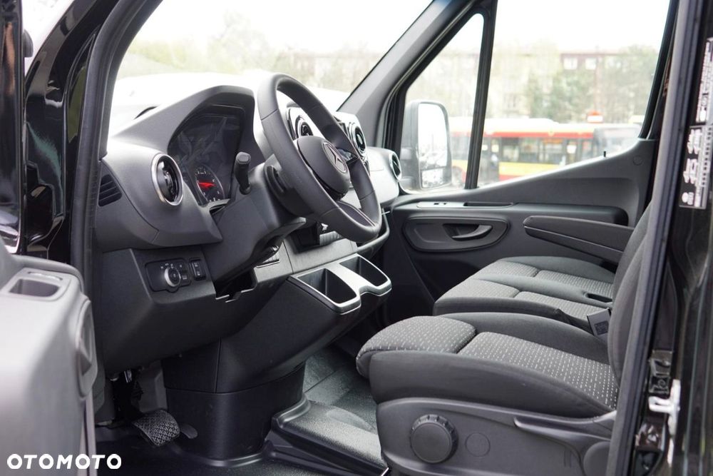 Mercedes-Benz Sprinter - 11