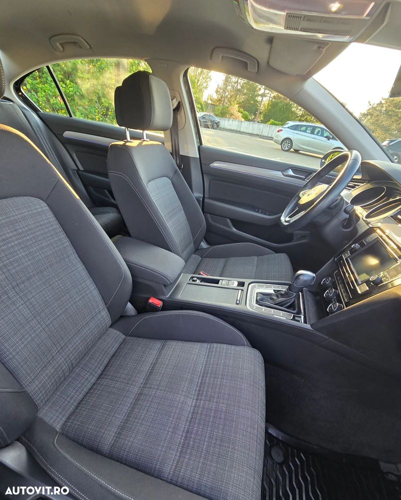Volkswagen Passat 2.0 TDI DSG Comfortline - 17