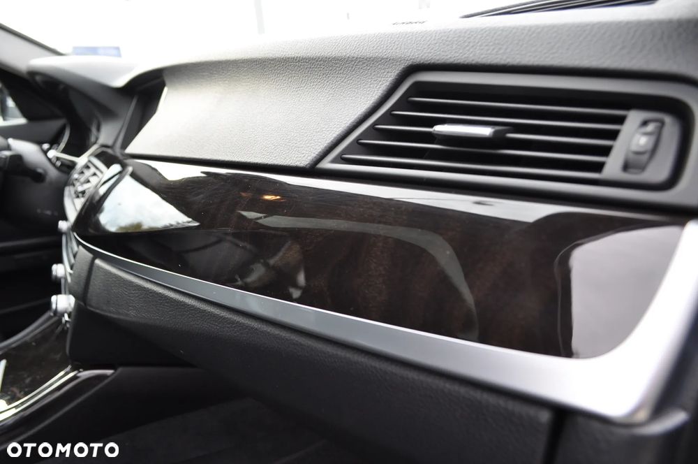 BMW Seria 5 528i xDrive Sport-Aut Modern Line - 34