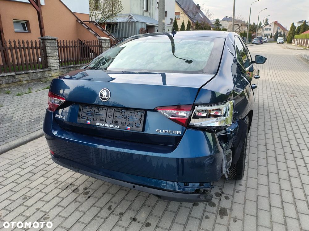 Skoda Superb 2.0 TDI Premium Edition - 9