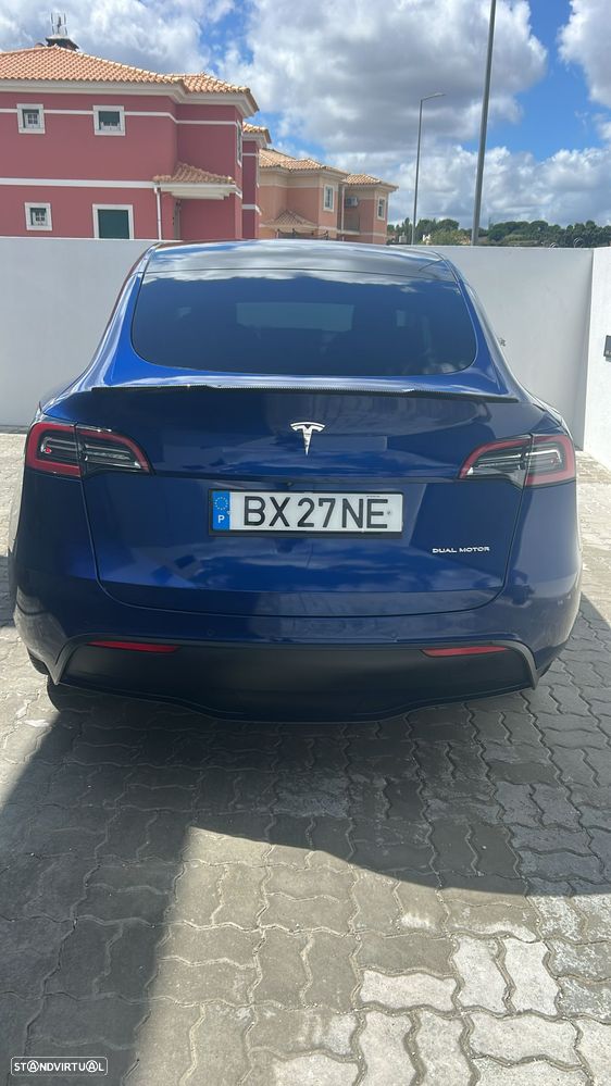 Tesla Model Y - 4