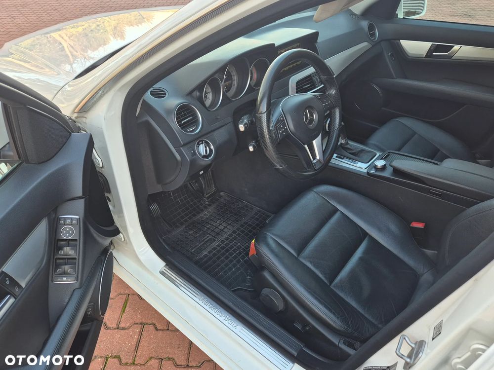 Mercedes-Benz Klasa C 350 CDI DPF (BlueEFFICIENCY) 7G-TRONIC Avantgarde - 20