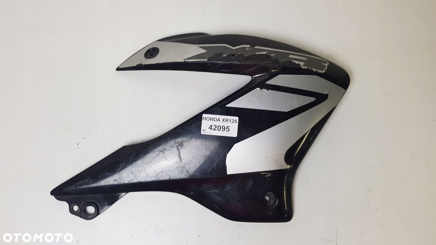 HONDA XR 125 02-05 OWIEWKA PRAWA OSŁONA ZBIORNIKA - 1