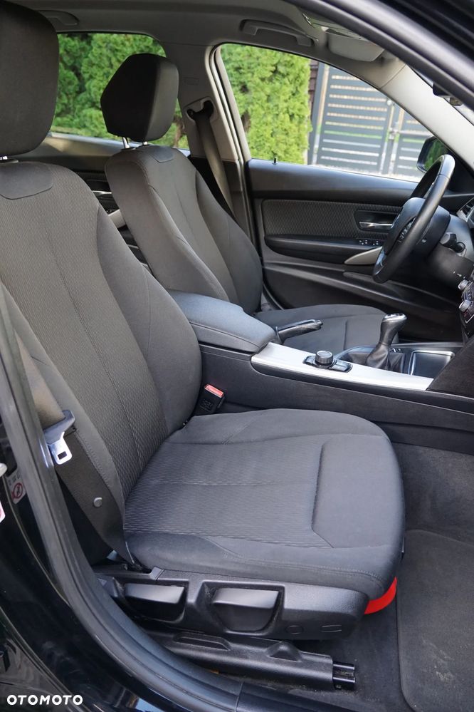 BMW Seria 3 318i - 21