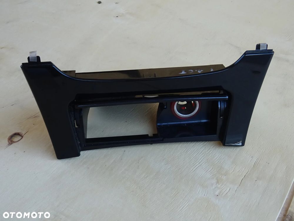 POPIELNICZKA GNIAZDO 12V PANEL DESKI CZARNY DEKOR OPEL INSIGNIA A - 11