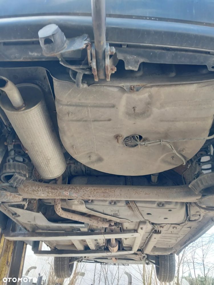 Citroen C4 I przedlift silnik 1.6 16v NFU 109 KM 10FX5G TU5JP4 skrzynia biegów drzwi maska zderzak klapa błotnik EXL belka szyba listwa panel podsufitka podszybie ramiona wycieraczek osłona zwrotnica mcperson pompa tłumik półoś czujniki parkowania moduł hak holowniczy kompletny zacisk CAŁY NA CZĘŚCI - 19