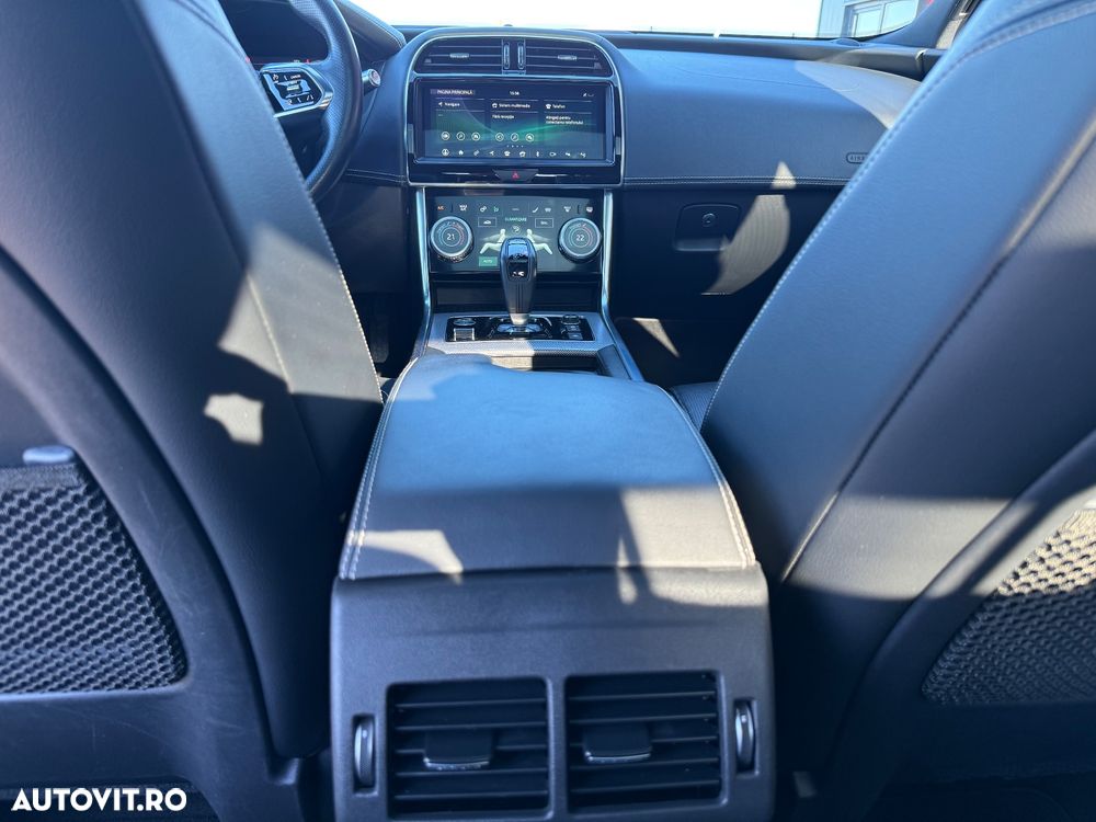 Jaguar XE D180 Aut. R-Dynamic SE - 23