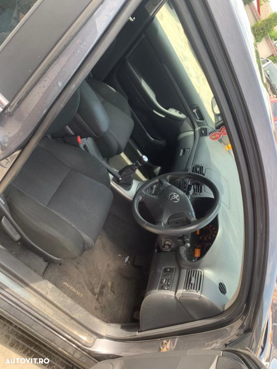Dezmembram Toyota Avensis 2.0 d - 11
