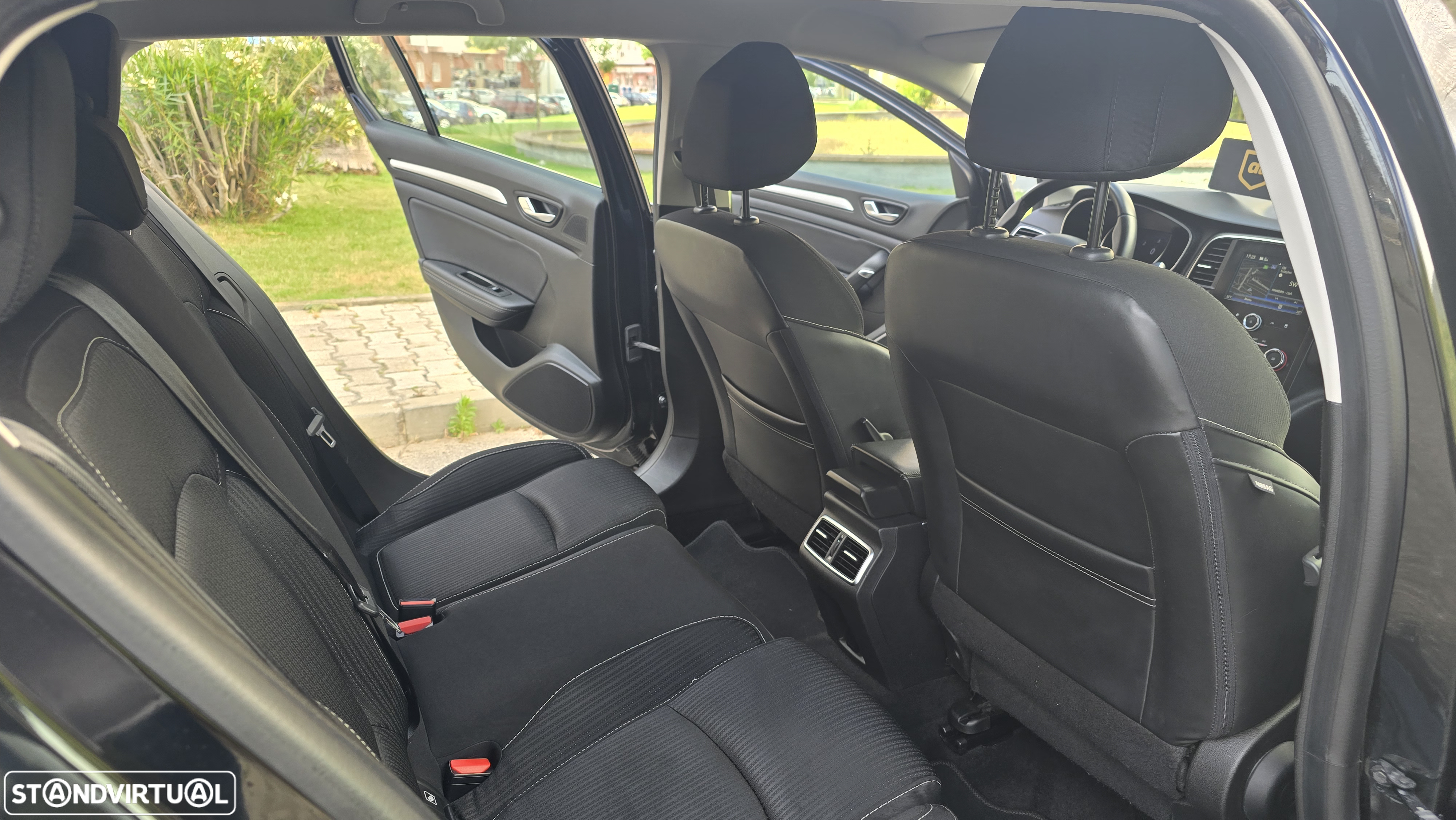 Renault Mégane Sport Tourer 1.5 Blue dCi Limited J17 - 26