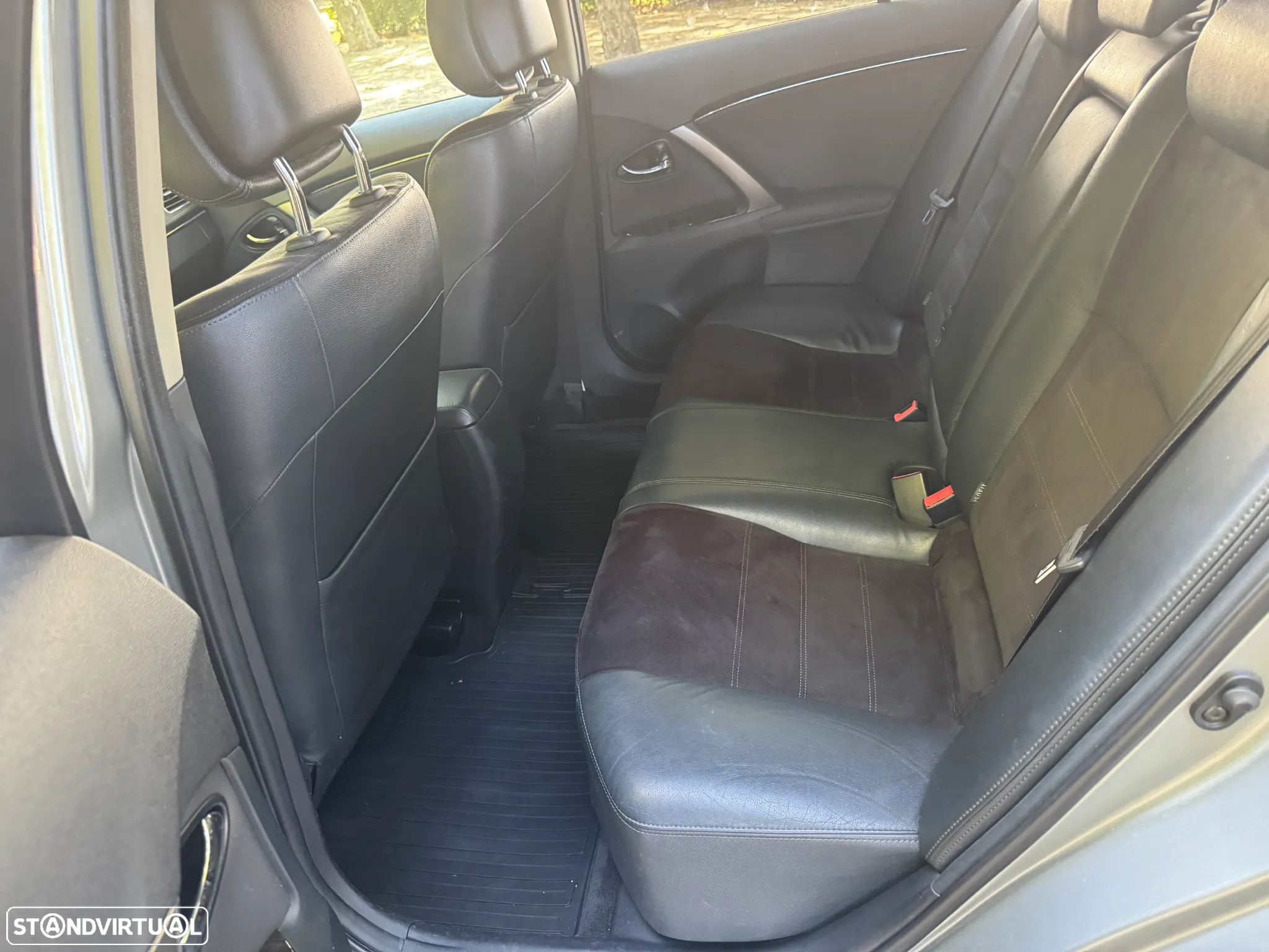 Toyota Avensis SW 2.0 D-4D Luxury+GPS - 10