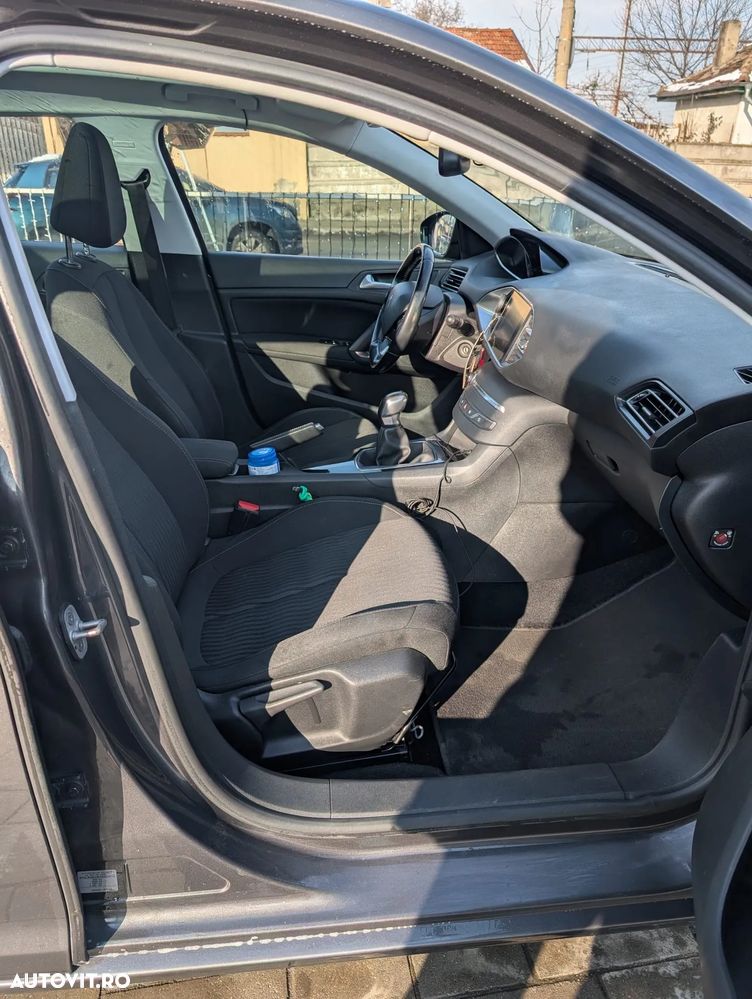 Peugeot 308 - 8