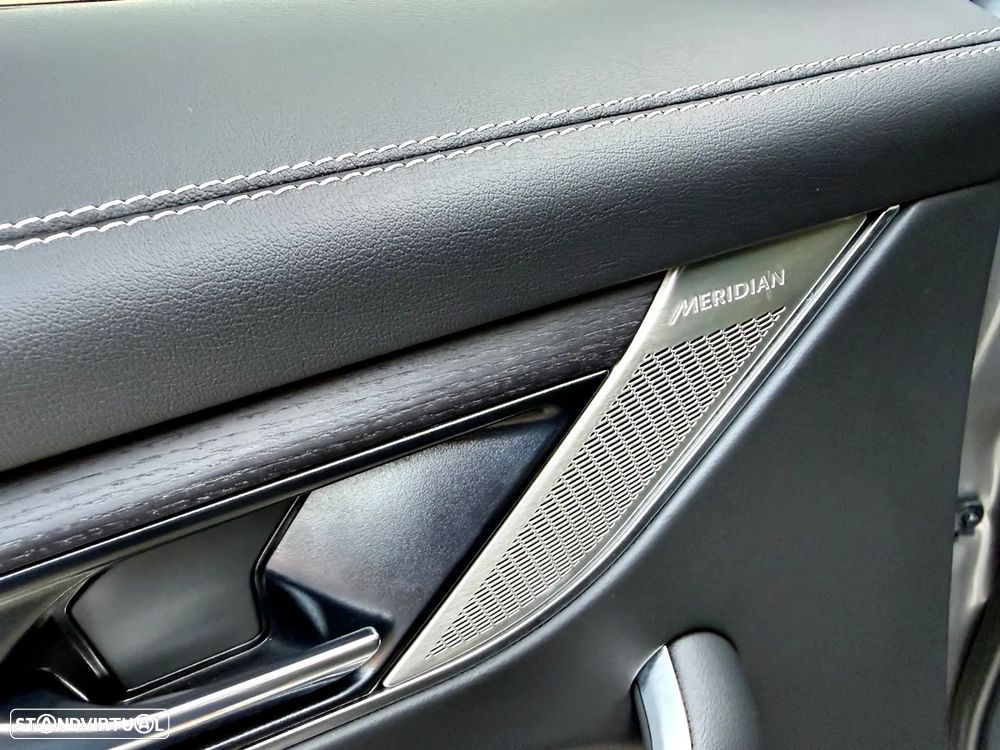 Jaguar F-Pace P250 AWD R-Dynamic S - 30