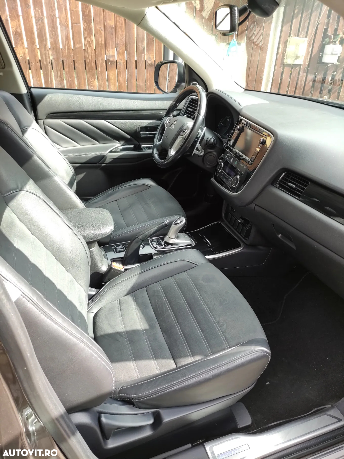 Mitsubishi Outlander 2.0 4WD Plug-In Hybrid - 8
