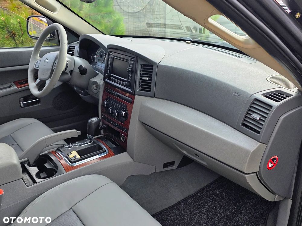 Jeep Grand Cherokee - 12