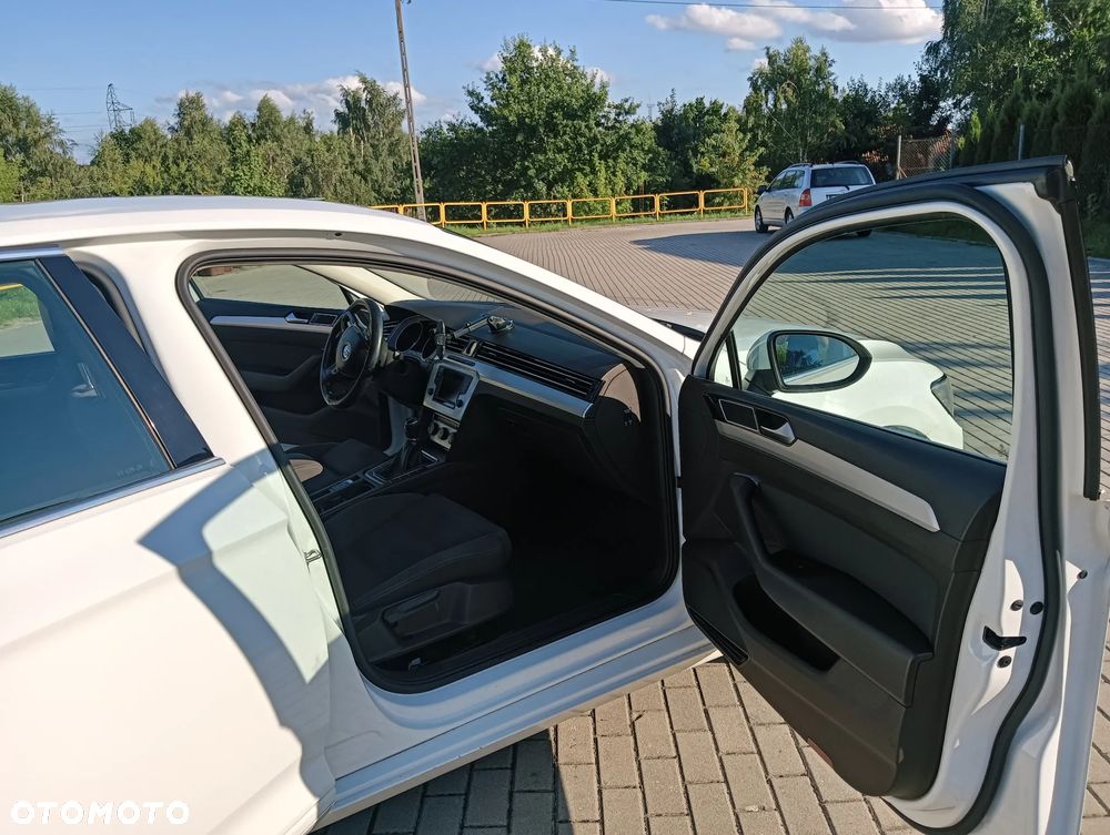 Volkswagen Passat 1.6 TDI BMT Comfortline - 10