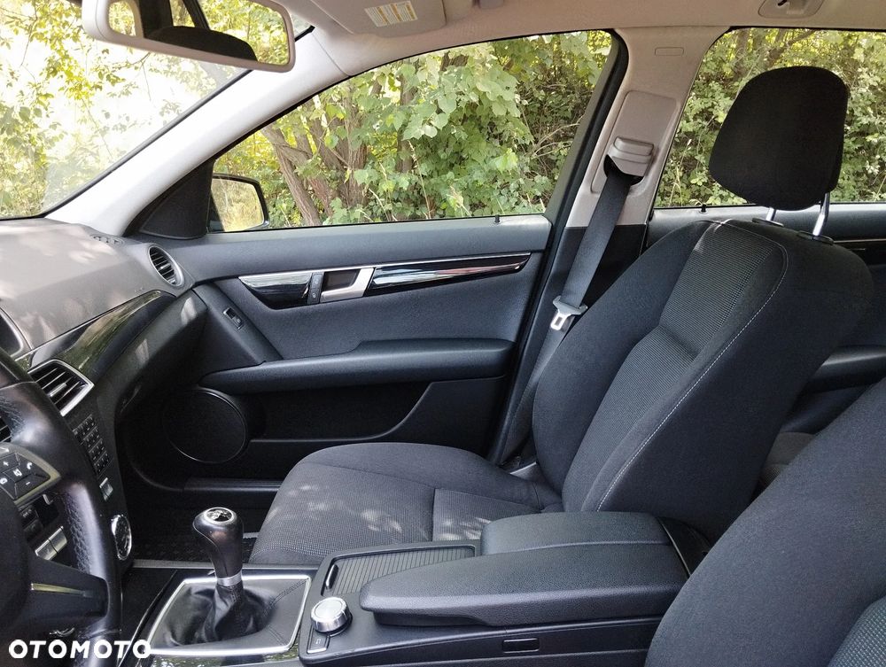 Mercedes-Benz Klasa C 180 T BlueEFFICIENCY - 13
