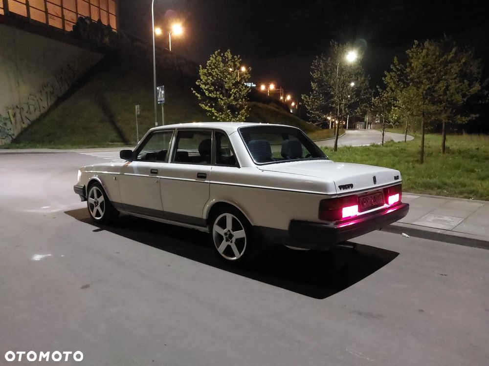 Volvo Seria 200 - 2