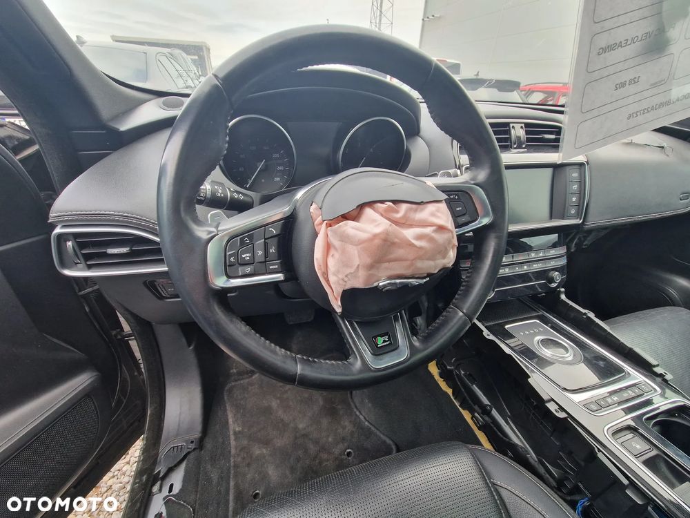 Jaguar F-Pace 2.0 i4D AWD R-Sport - 9