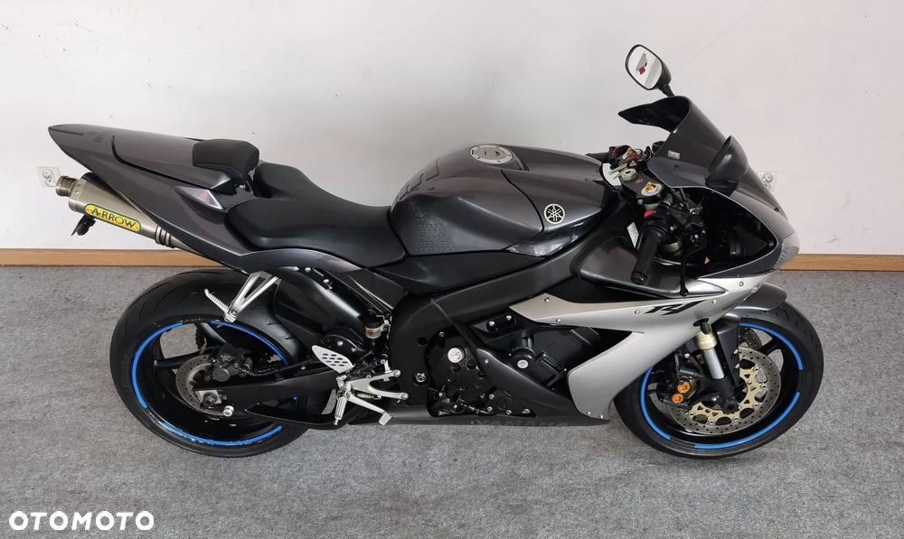 Yamaha R1 - 5