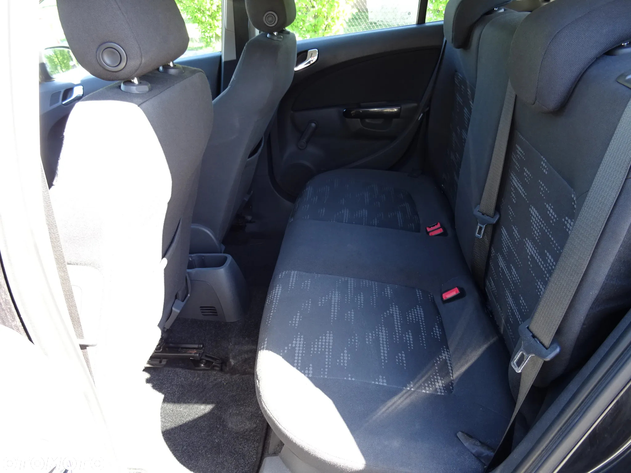 Opel Corsa 1.4 16V Satellite - 10