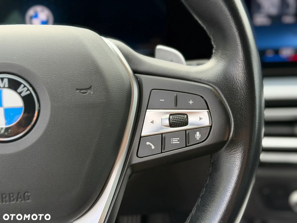 BMW Seria 3 318d mHEV - 15