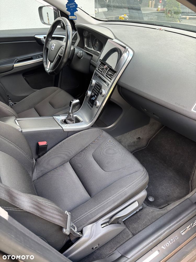 Volvo XC 60 D4 Momentum Pro - 25