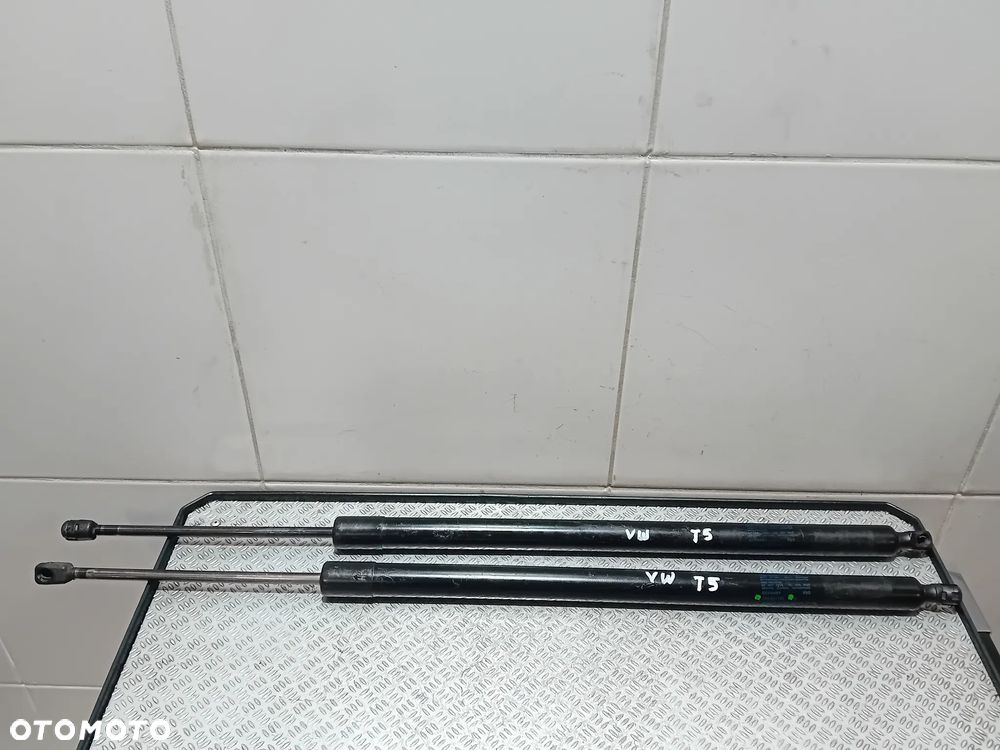 siłowniki klapy bagażnika VW T5 komplet 2008 7H0827550