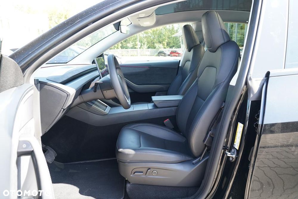 Tesla Model Y 79kWh Long Range AWD - 12