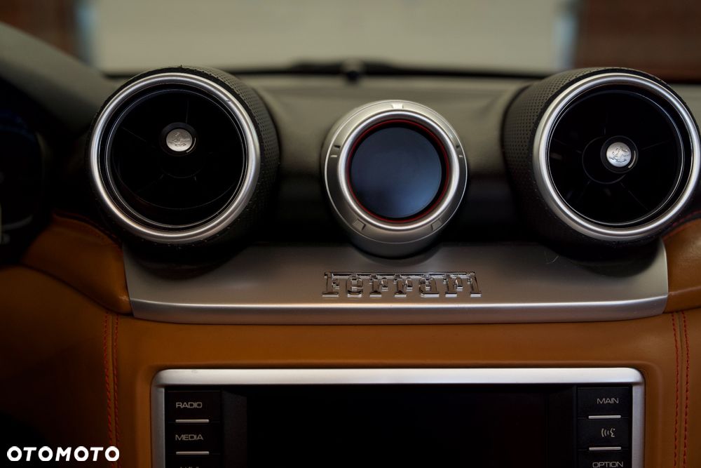 Ferrari California T - 26