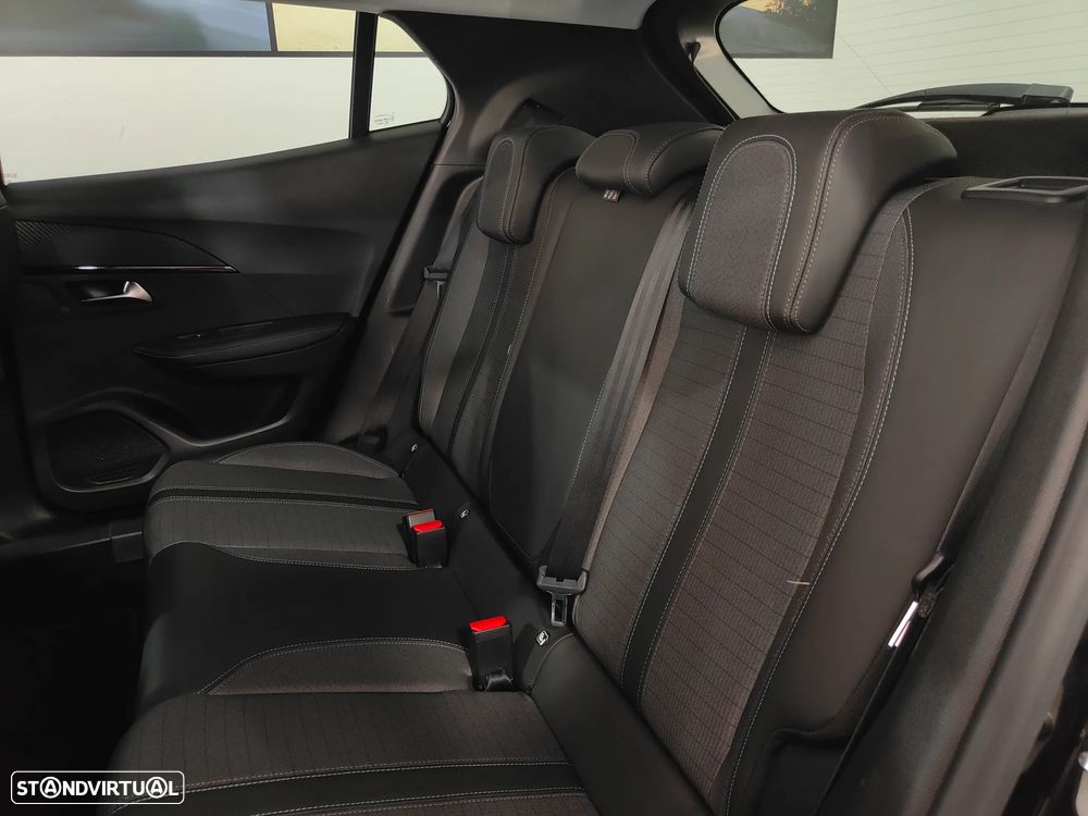 Peugeot 2008 1.2 PureTech Allure EAT8 - 34