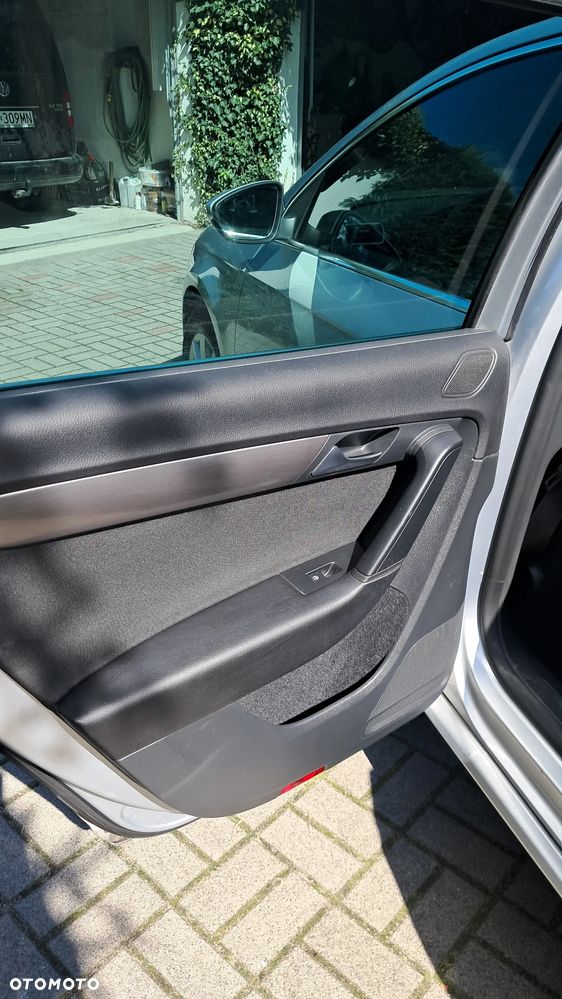 Volkswagen Passat 2.0 TDI Comfortline DSG - 8
