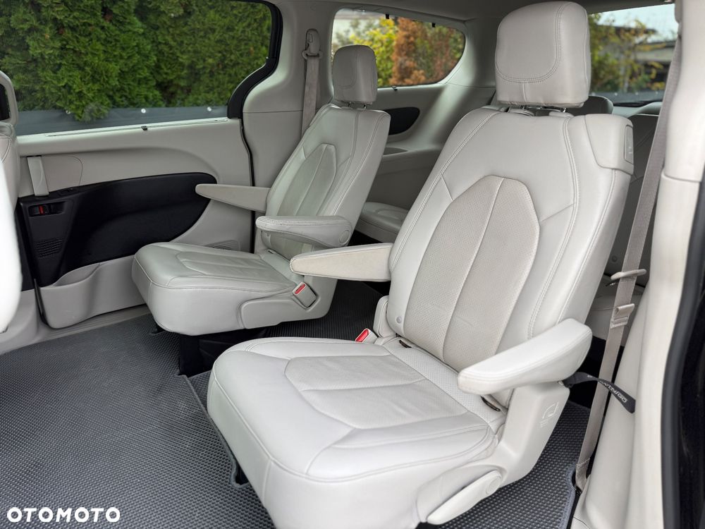 Chrysler Pacifica - 28