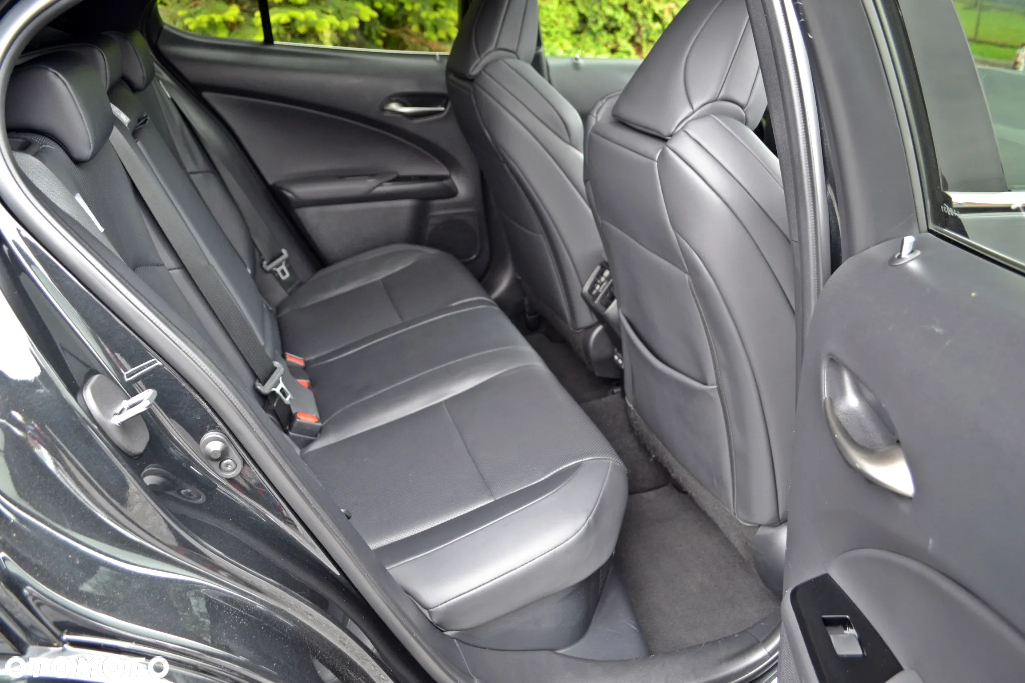 Lexus UX 250h F Sport 2WD - 9