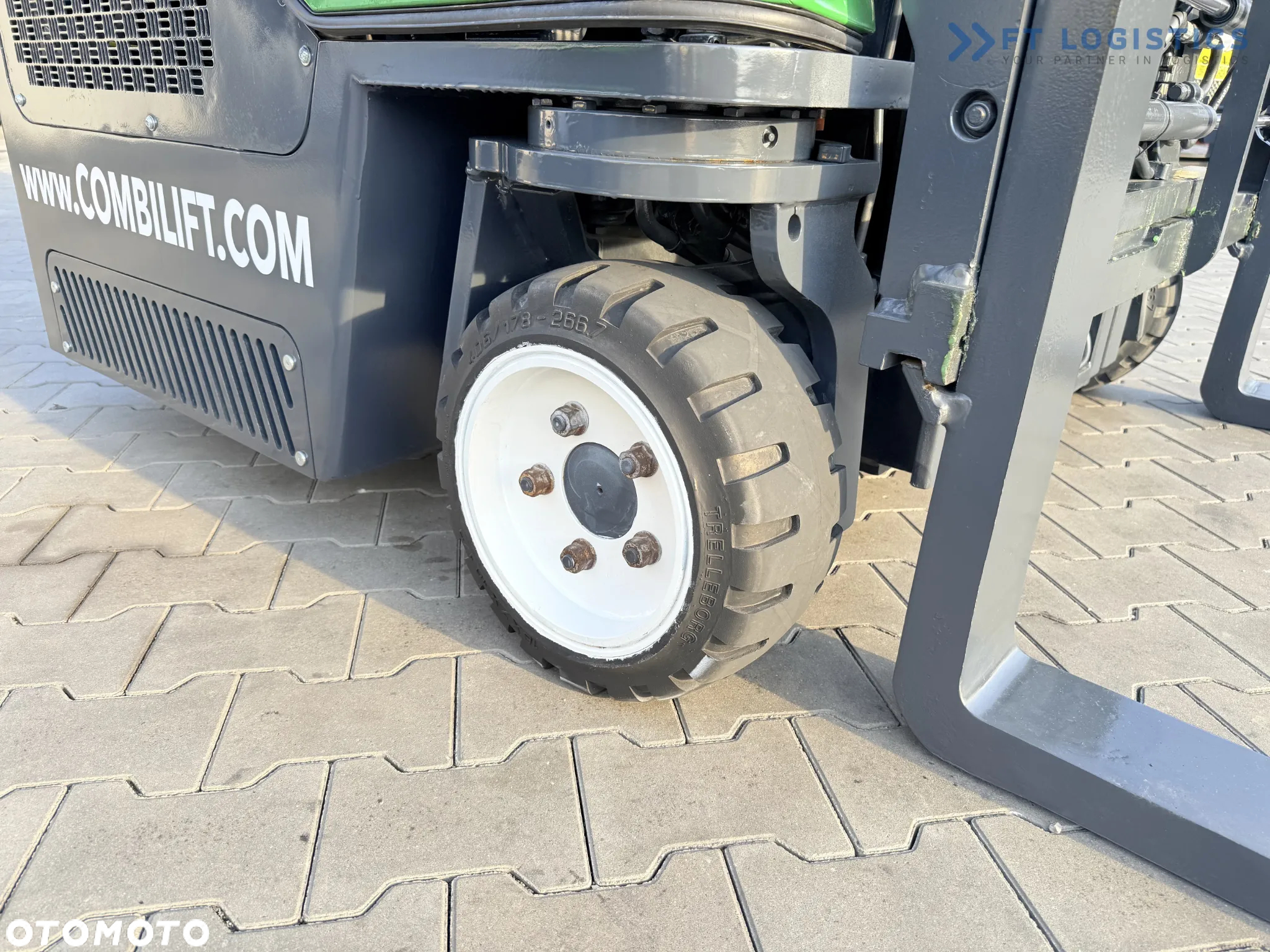 Combilift C2500CB / TRIPLEX / 5500MM / WOLNY SKOK / DIESEL / JEDYNIE 3768MTH / POZYCJONER / PRZESUW BOCZNY / NOWE OPONY / JAK NOWY / Szeroka oferta wózków czterokierunkowych i bocznych, dopasowanych do różnorodnych potrzeb i zastosowań. - 6