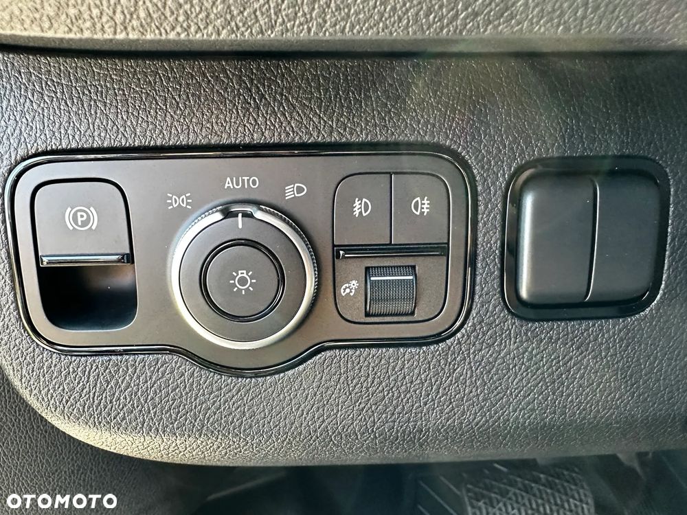 Mercedes-Benz Sprinter - 14