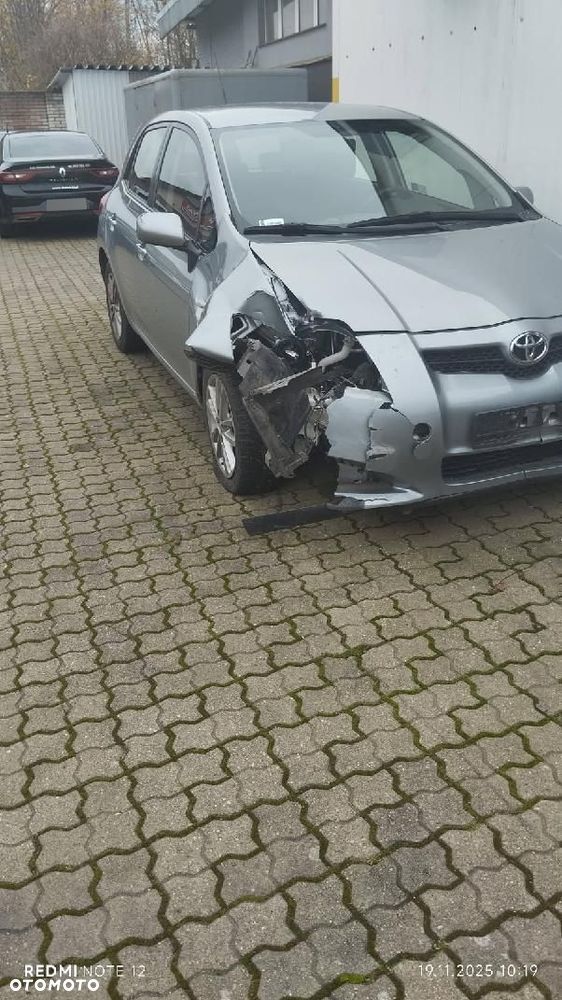 Toyota Auris 1.6 Premium - 1