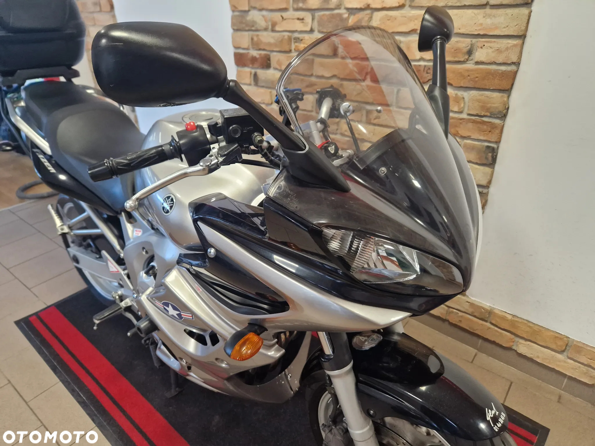 Yamaha FZ6 - 18