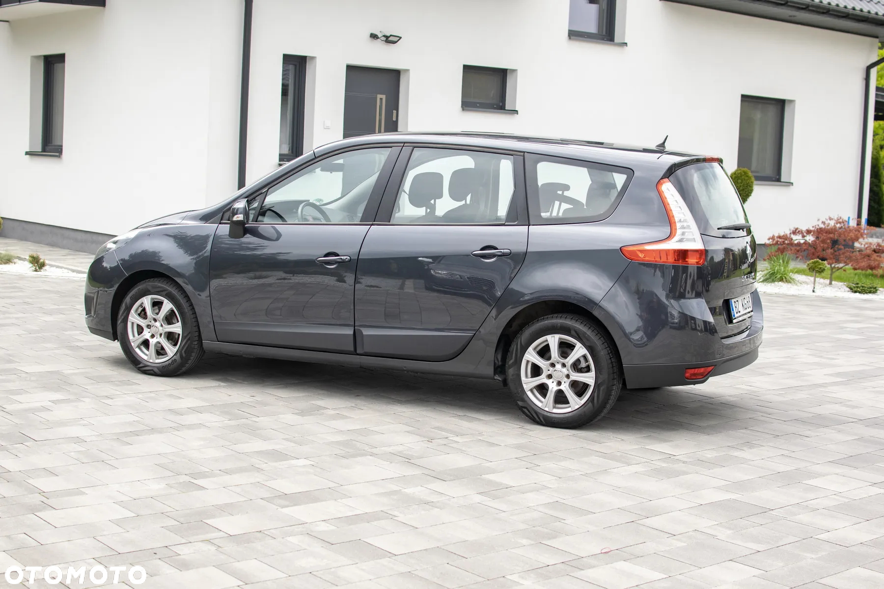 Renault Grand Scenic - 25