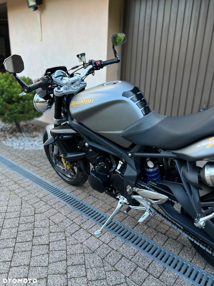 Triumph Street Triple - 27