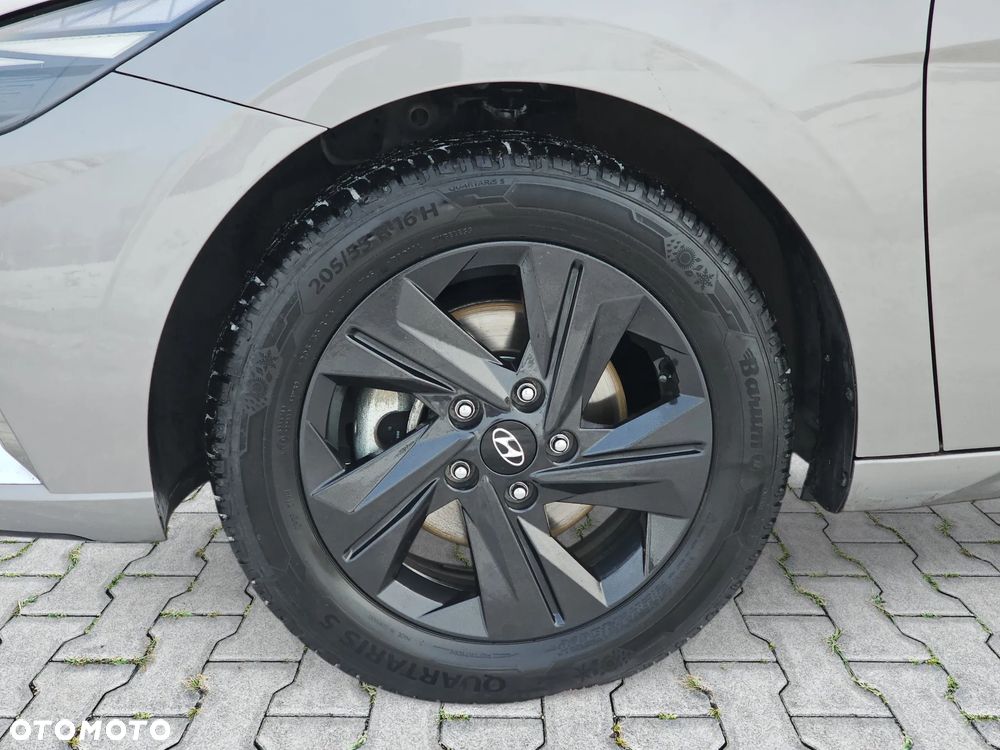 Hyundai Elantra 1.6 Smart - 33