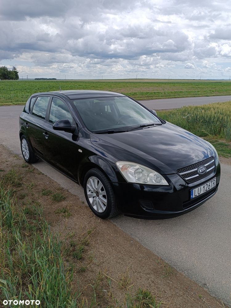 Kia Ceed - 1