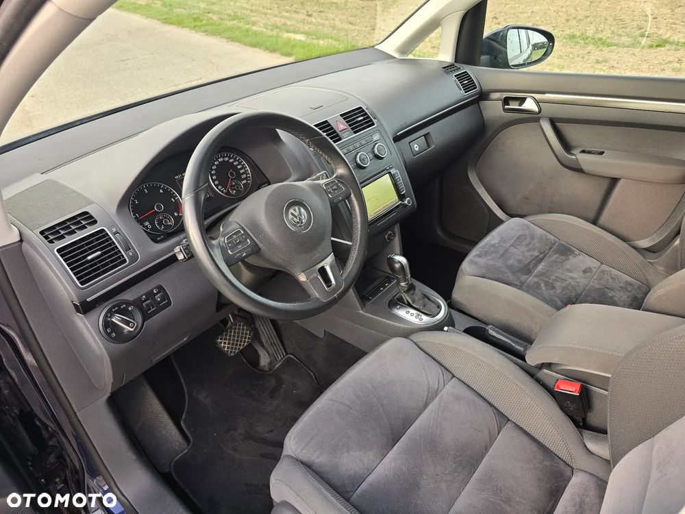 Volkswagen Touran 2.0 TDI DPF DSG Highline - 11
