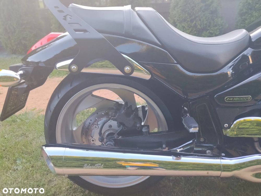Suzuki Intruder - 8