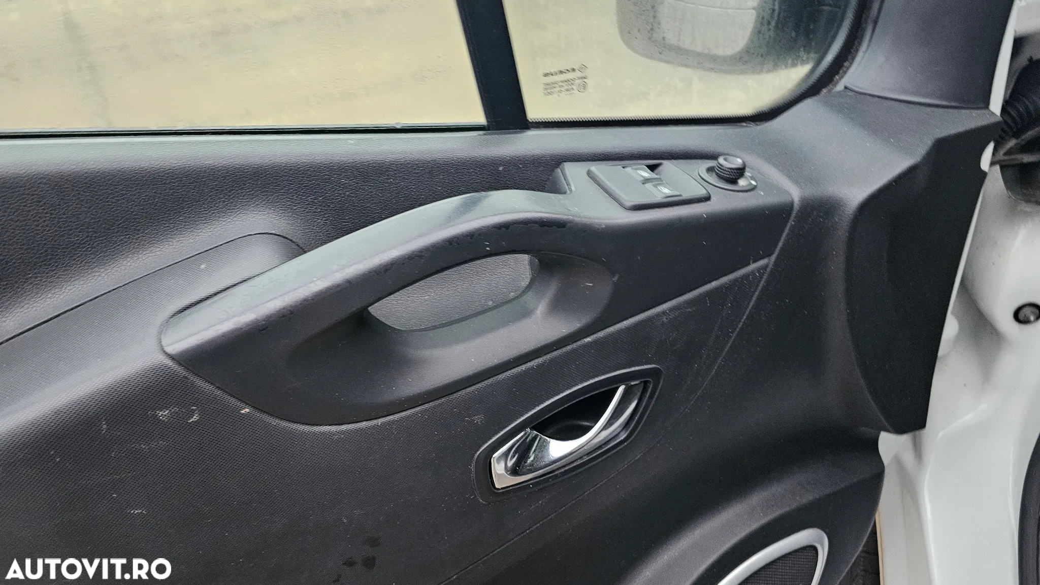Opel Vivaro - 11