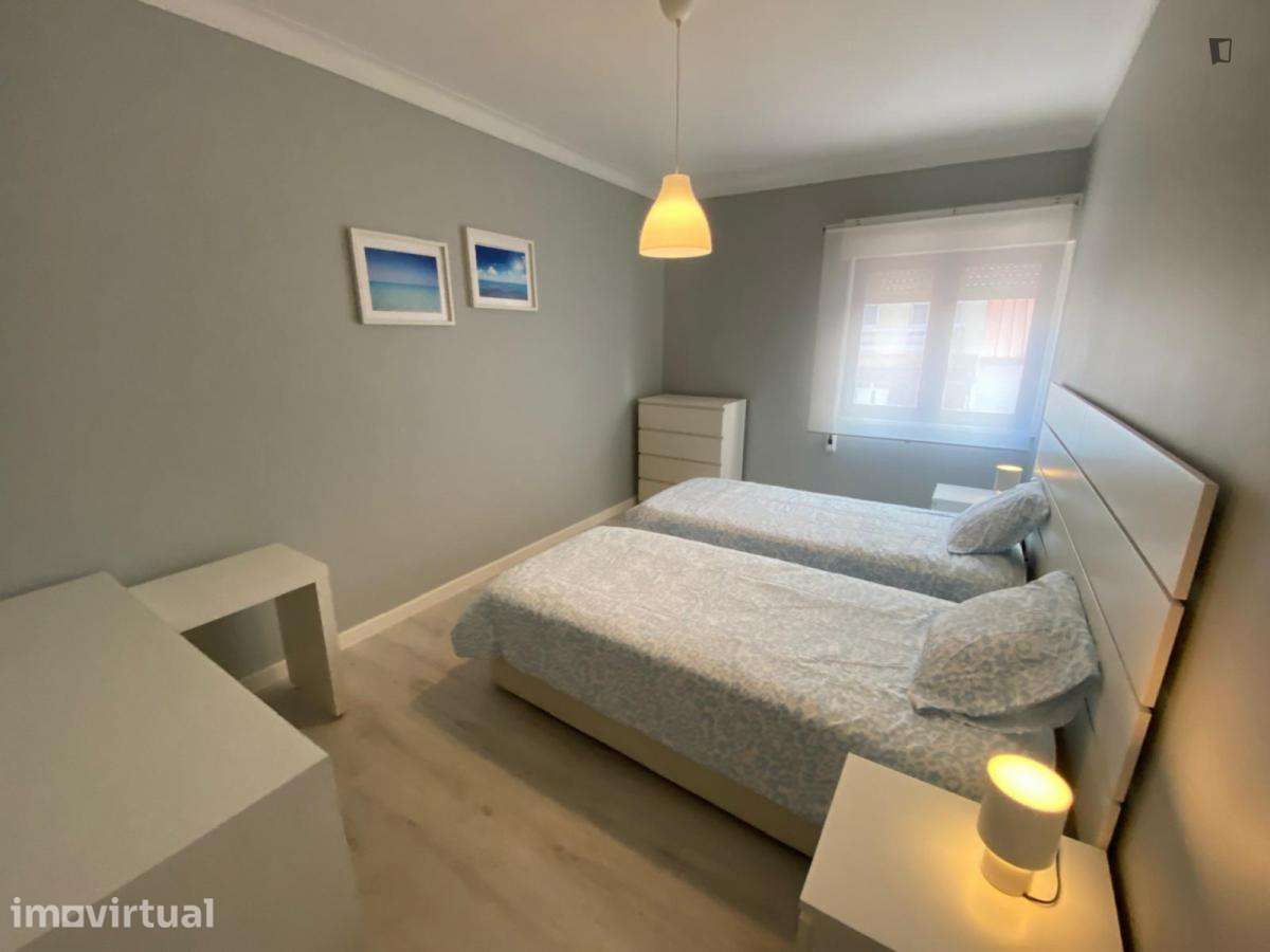 Quarto - localizado em Rio Tinto Porto - Grande imagem: 2/10