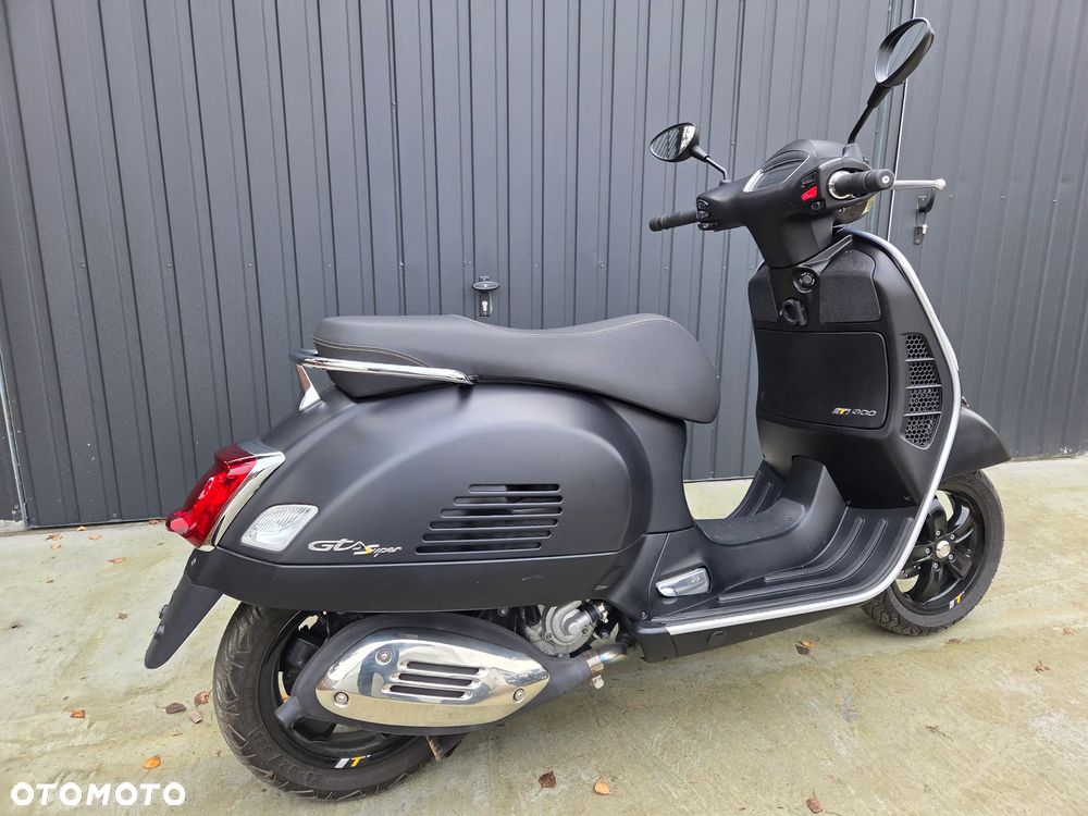Vespa GTS - 9