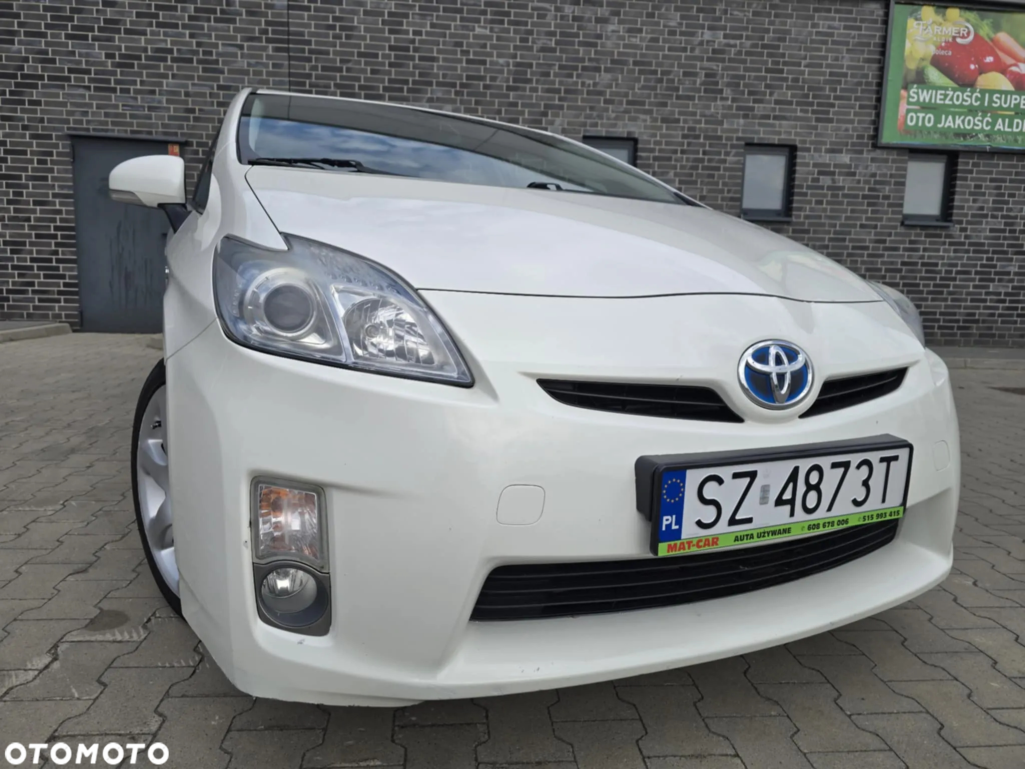 Toyota Prius (Hybrid) Executive - 3