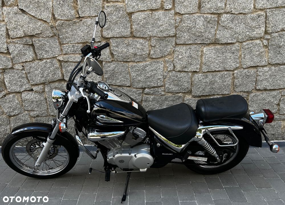 Suzuki Intruder - 17