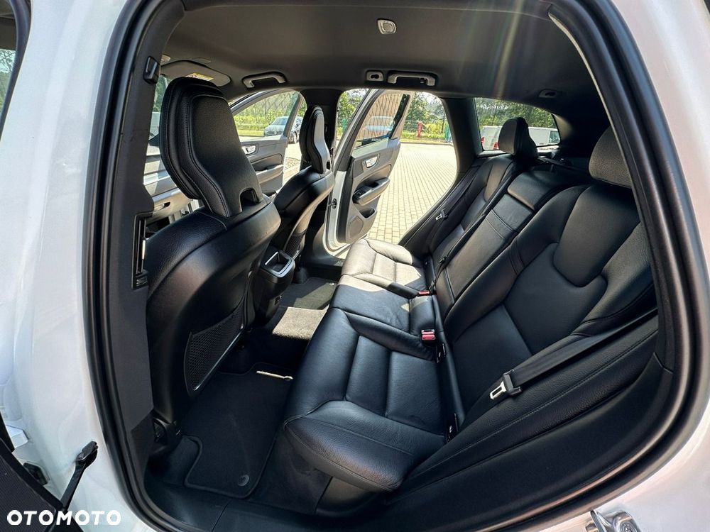 Volvo XC 60 B4 D AWD Geartronic Momentum Pro - 13