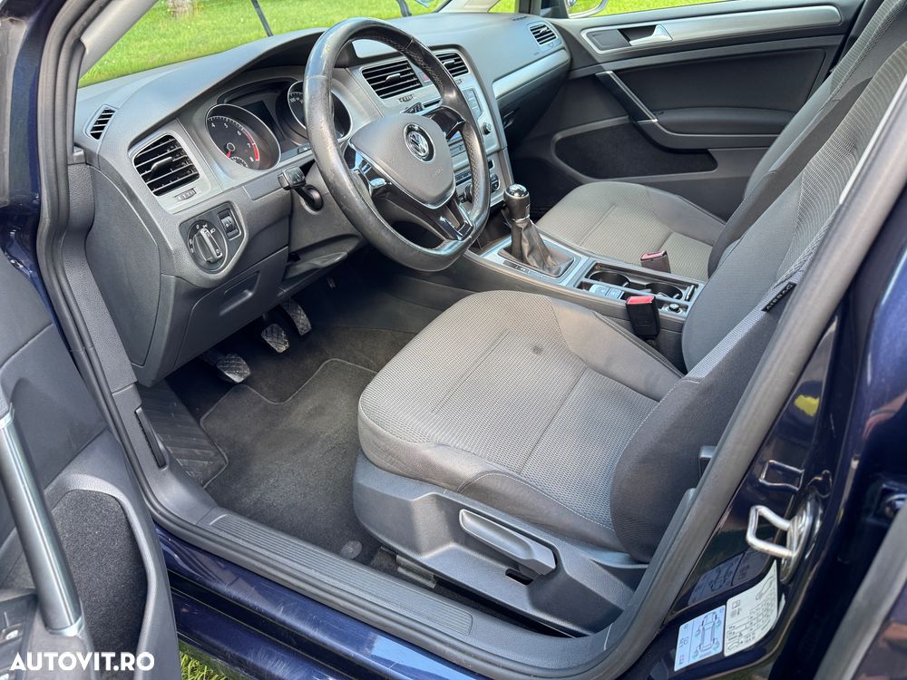Volkswagen Golf - 37